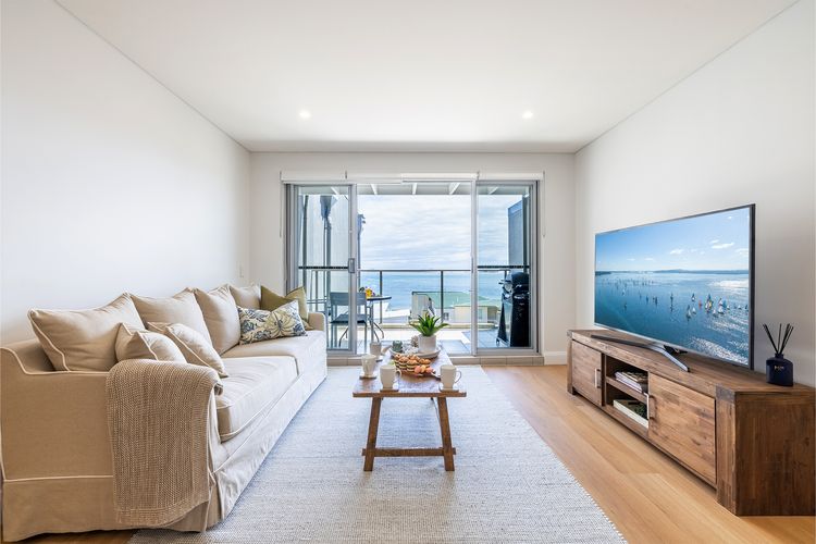 The Shoal, 508/6-8 Bullecourt St – stunning views, air con, lift and Wi-Fi