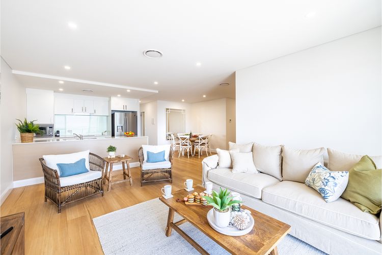 The Shoal, 508/6-8 Bullecourt St – stunning views, air con, lift and Wi-Fi