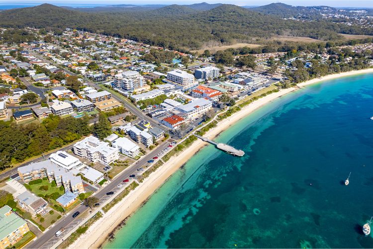 The Shoal, 508/6-8 Bullecourt St – stunning views, air con, lift and Wi-Fi