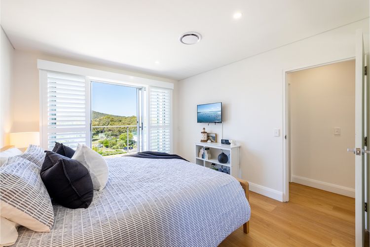 The Shoal, 508/6-8 Bullecourt St – stunning views, air con, lift and Wi-Fi
