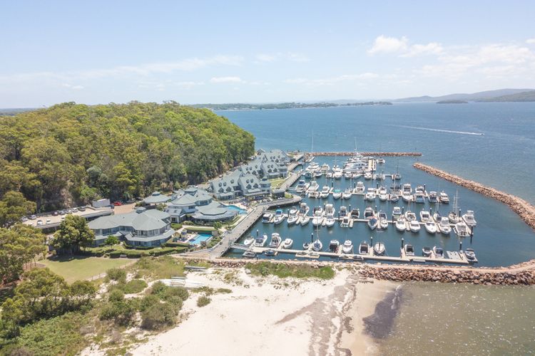 Hanks Corlette House, 49 Pantowora St – pet friendly, air con, boat parking, Wi-Fi