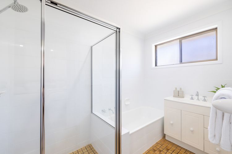 Hanks Corlette House, 49 Pantowora St – pet friendly, air con, boat parking, Wi-Fi