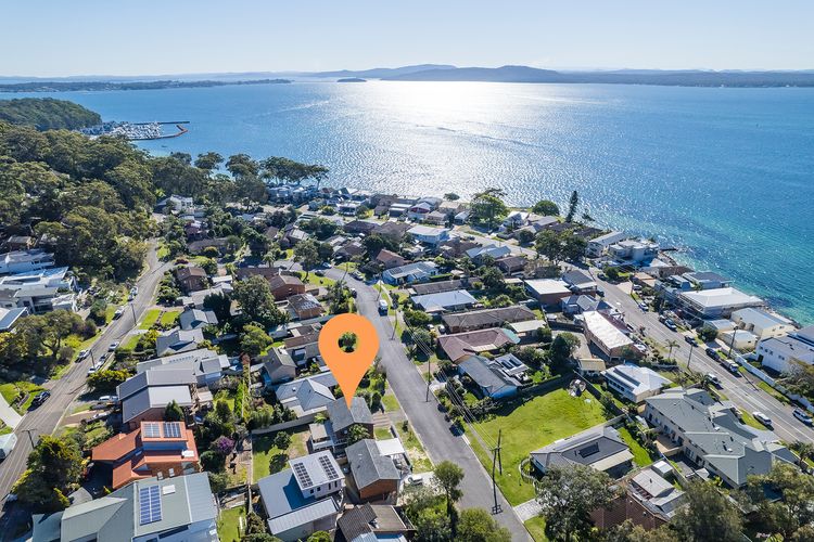 Hanks Corlette House, 49 Pantowora St – pet friendly, air con, boat parking, Wi-Fi