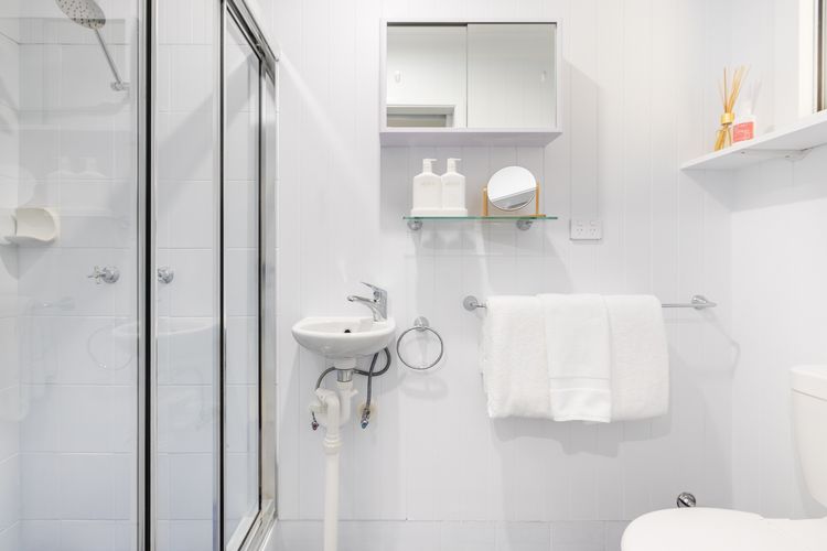 Hanks Corlette House, 49 Pantowora St – pet friendly, air con, boat parking, Wi-Fi