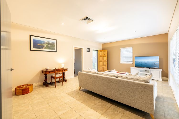 Birubi Point House, 56 Ocean Ave – stunning water views, ducted air con