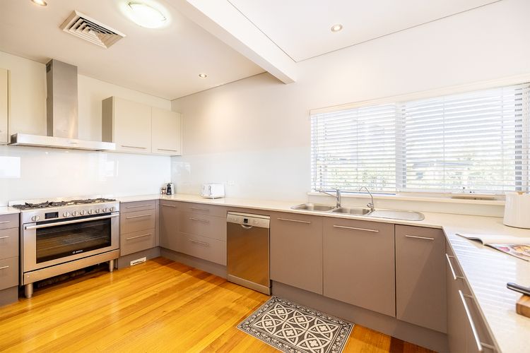 Birubi Point House, 56 Ocean Ave – stunning water views, ducted air con