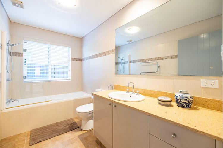 Birubi Point House, 56 Ocean Ave – stunning water views, ducted air con