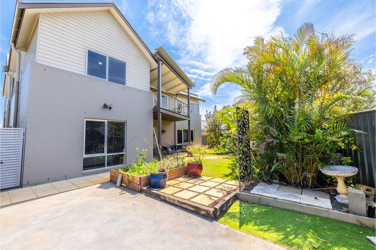 Birubi Point House, 56 Ocean Ave – stunning water views, ducted air con