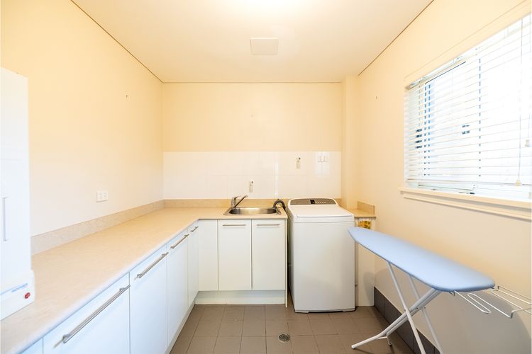 Birubi Point House, 56 Ocean Ave – stunning water views, ducted air con