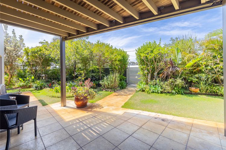 Birubi Point House, 56 Ocean Ave – stunning water views, ducted air con
