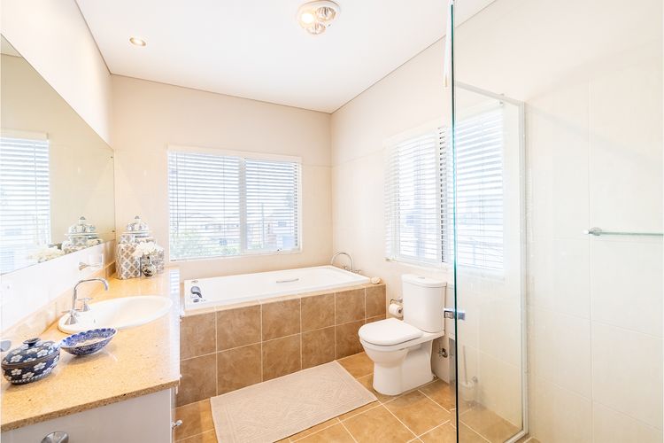 Birubi Point House, 56 Ocean Ave – stunning water views, ducted air con