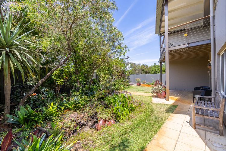 Birubi Point House, 56 Ocean Ave – stunning water views, ducted air con