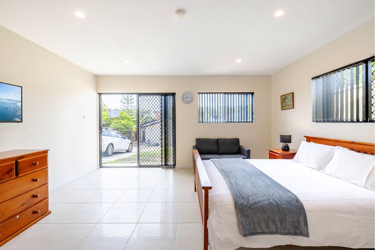 14A Grafton St – Studio with air con and wi-fi