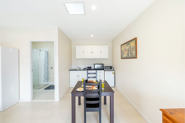14A Grafton St – Studio with air con and wi-fi