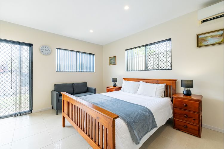 14A Grafton St – Studio with air con and wi-fi