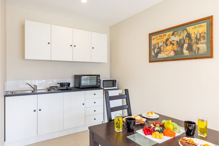 14A Grafton St – Studio with air con and wi-fi