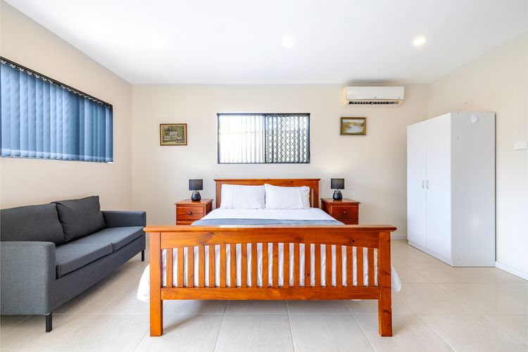 14A Grafton St – Studio with air con and wi-fi