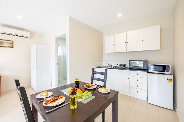 14A Grafton St – Studio with air con and wi-fi
