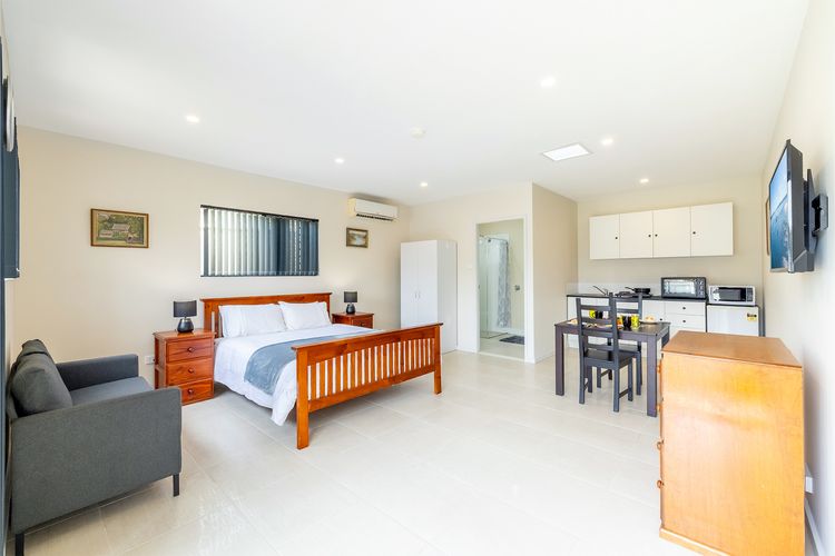 14A Grafton St – Studio with air con and wi-fi