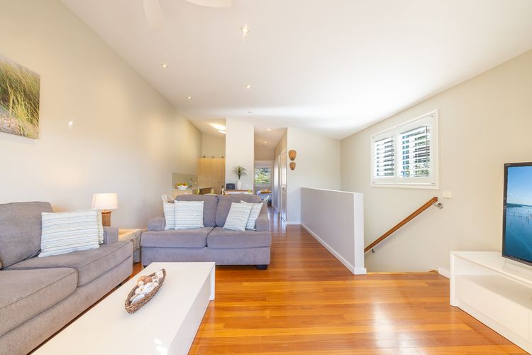 Pet friendly La Costa, 2/1a Messines St – air con and Wi-Fi