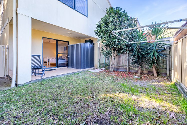 Pet friendly La Costa, 2/1a Messines St – air con and Wi-Fi