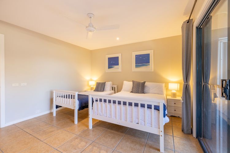 Pet friendly La Costa, 2/1a Messines St – air con and Wi-Fi