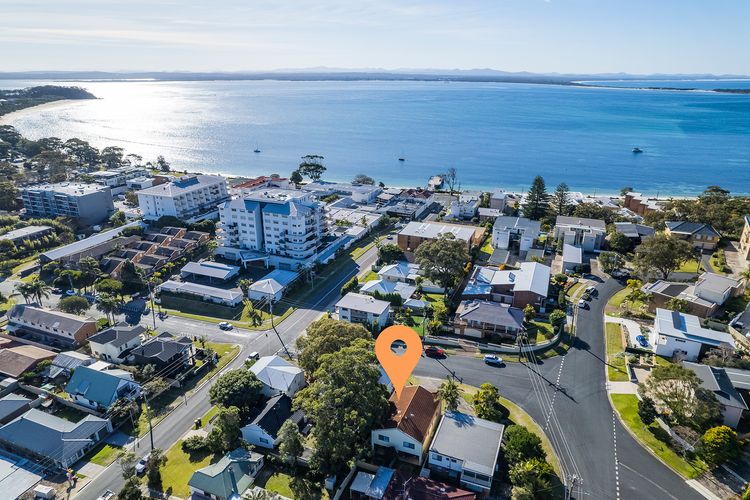 Pet friendly La Costa, 2/1a Messines St – air con and Wi-Fi