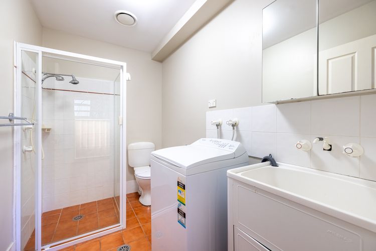 Pet friendly La Costa, 2/1a Messines St – air con and Wi-Fi