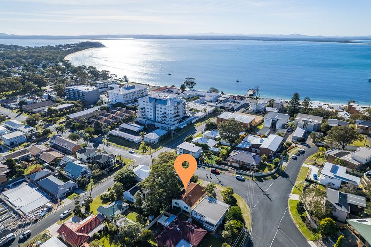 Pet friendly La Costa, 2/1a Messines St – air con and Wi-Fi