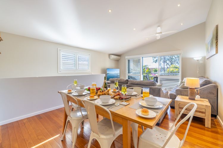 Pet friendly La Costa, 2/1a Messines St – air con and Wi-Fi