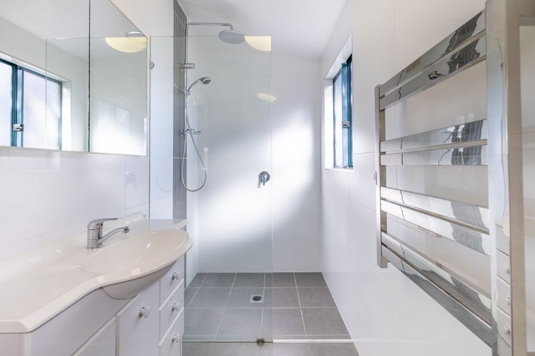 Pet friendly La Costa, 2/1a Messines St – air con and Wi-Fi