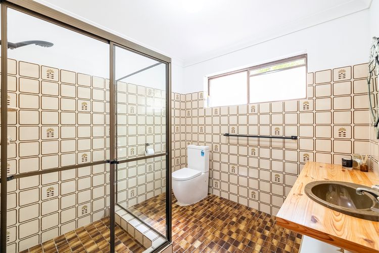 Casa Carinho, 24 Wallawa Rd – spectacular water views, pet friendly, air con and Wi-Fi