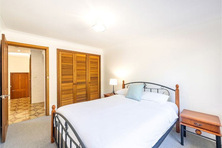 Casa Carinho, 24 Wallawa Rd – spectacular water views, pet friendly, air con and Wi-Fi