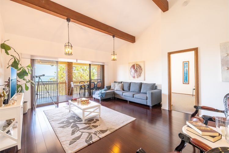 Casa Carinho, 24 Wallawa Rd – spectacular water views, pet friendly, air con and Wi-Fi