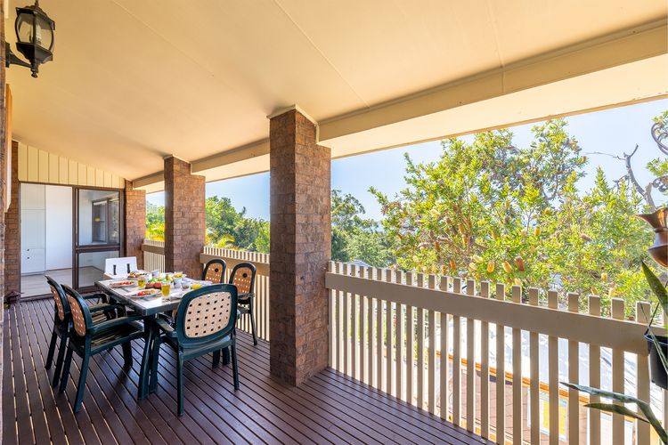 Casa Carinho, 24 Wallawa Rd – spectacular water views, pet friendly, air con and Wi-Fi