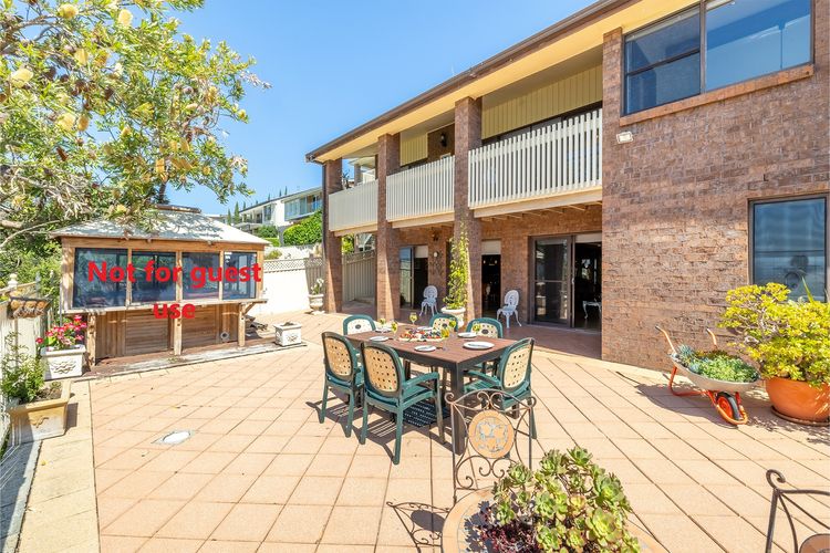 Casa Carinho, 24 Wallawa Rd – spectacular water views, pet friendly, air con and Wi-Fi