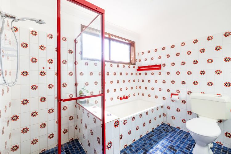 Casa Carinho, 24 Wallawa Rd – spectacular water views, pet friendly, air con and Wi-Fi