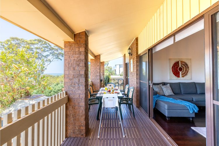 Casa Carinho, 24 Wallawa Rd – spectacular water views, pet friendly, air con and Wi-Fi