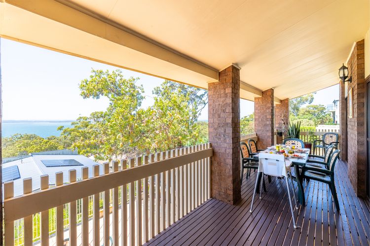 Casa Carinho, 24 Wallawa Rd – spectacular water views, pet friendly, air con and Wi-Fi