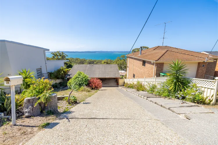 Casa Carinho, 24 Wallawa Rd – spectacular water views, pet friendly, air con and Wi-Fi