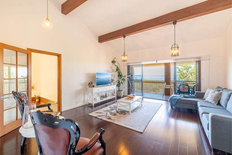 Casa Carinho, 24 Wallawa Rd – spectacular water views, pet friendly, air con and Wi-Fi