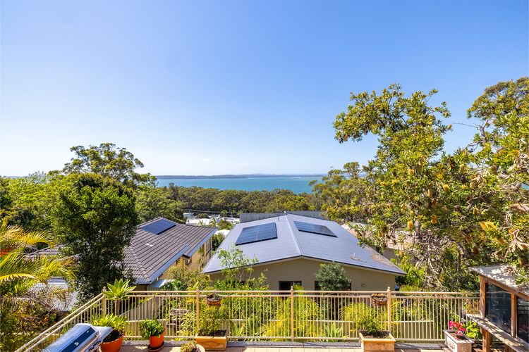 Casa Carinho, 24 Wallawa Rd – spectacular water views, pet friendly, air con and Wi-Fi