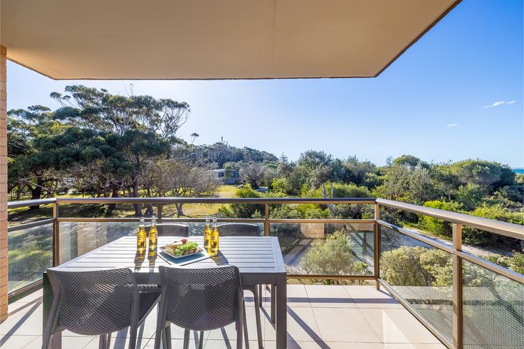 Intrepid, 15/3 Intrepid Close – right on the beachfront and WiFi