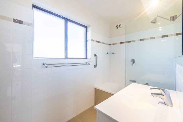 Intrepid, 15/3 Intrepid Close – right on the beachfront and WiFi