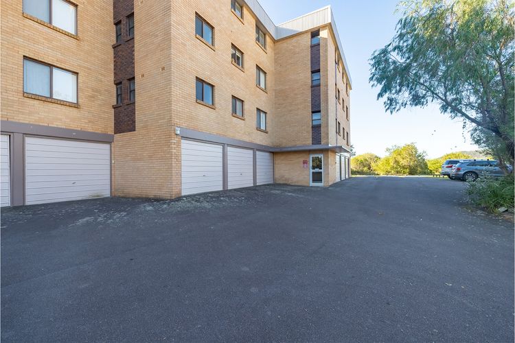 Intrepid, 15/3 Intrepid Close – right on the beachfront and WiFi