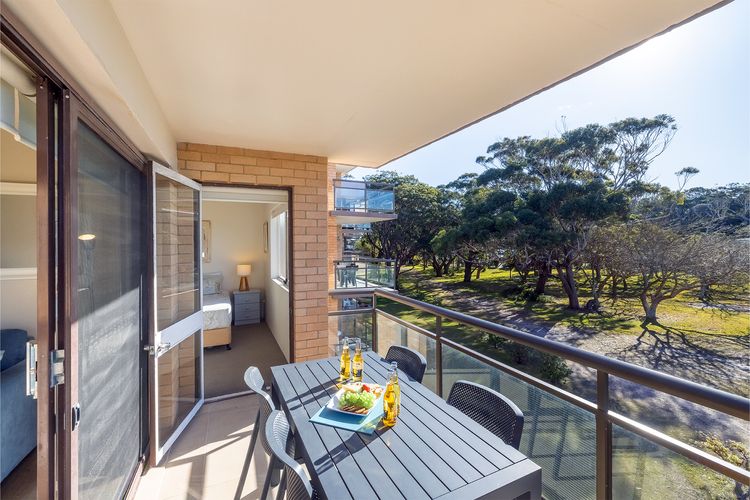 Intrepid, 15/3 Intrepid Close – right on the beachfront and WiFi