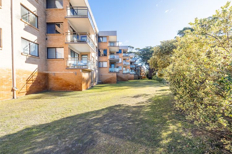 Intrepid, 15/3 Intrepid Close – right on the beachfront and WiFi