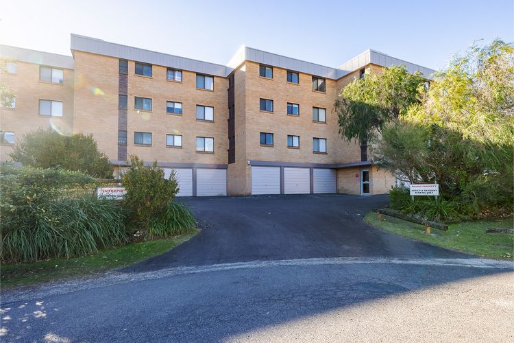Intrepid, 15/3 Intrepid Close – right on the beachfront and WiFi