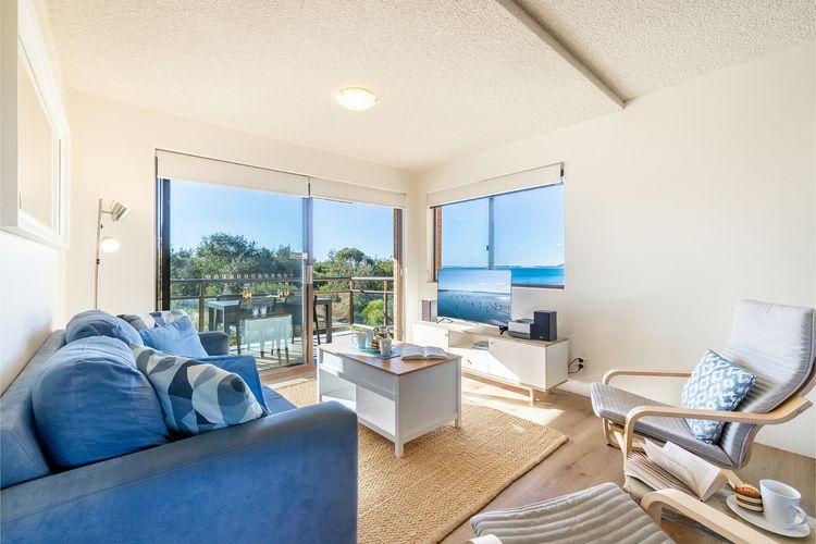 Intrepid, 15/3 Intrepid Close – right on the beachfront and WiFi