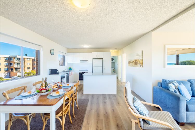Intrepid, 15/3 Intrepid Close – right on the beachfront and WiFi
